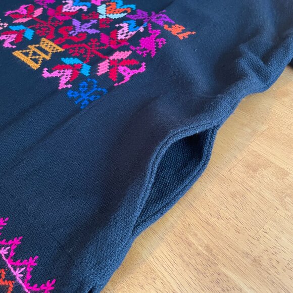 Size XL embroidered Hueyapan Puebla acrilan sweater - Picture 9 of 10